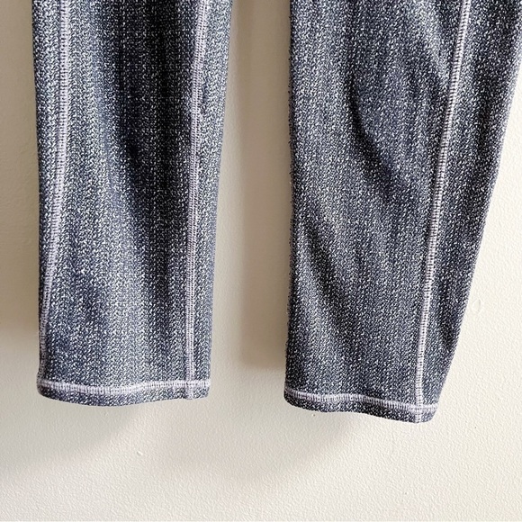 Athleta Static Drifter Capri Leggings‎ With Pockets in Gray, Size XS - Picture 7 of 10